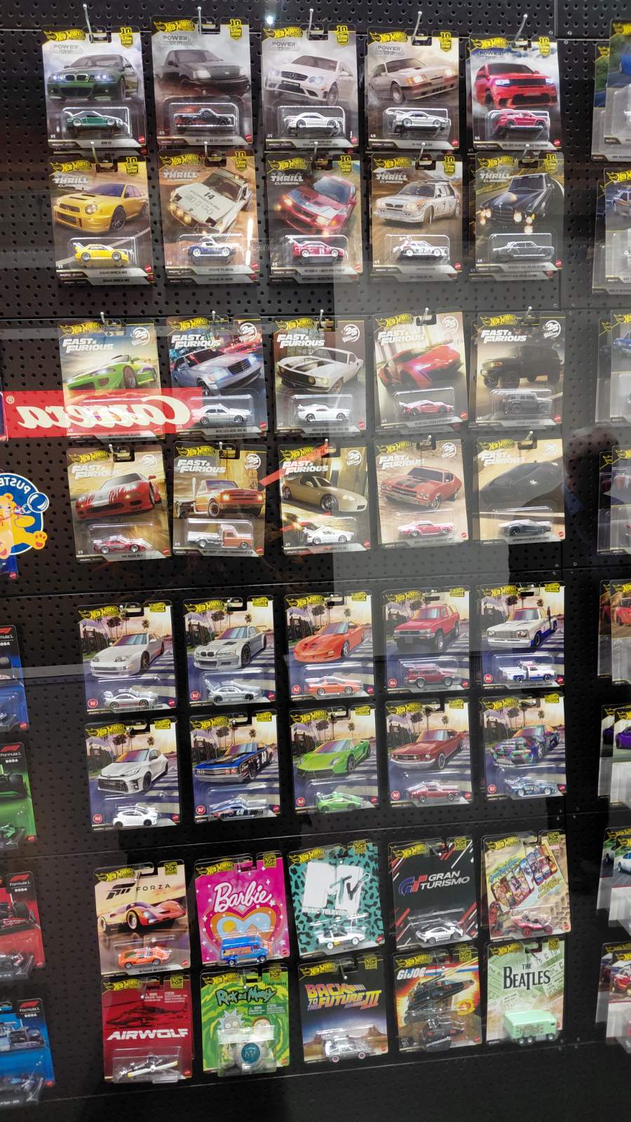 Hot Wheels автомобилчиња од различни колекционерски линии