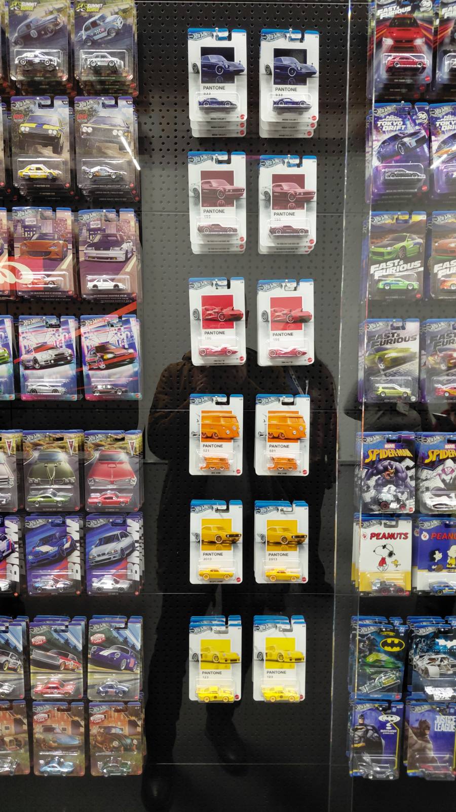 Hot Wheels премиум колекционерски автомобили во продавница